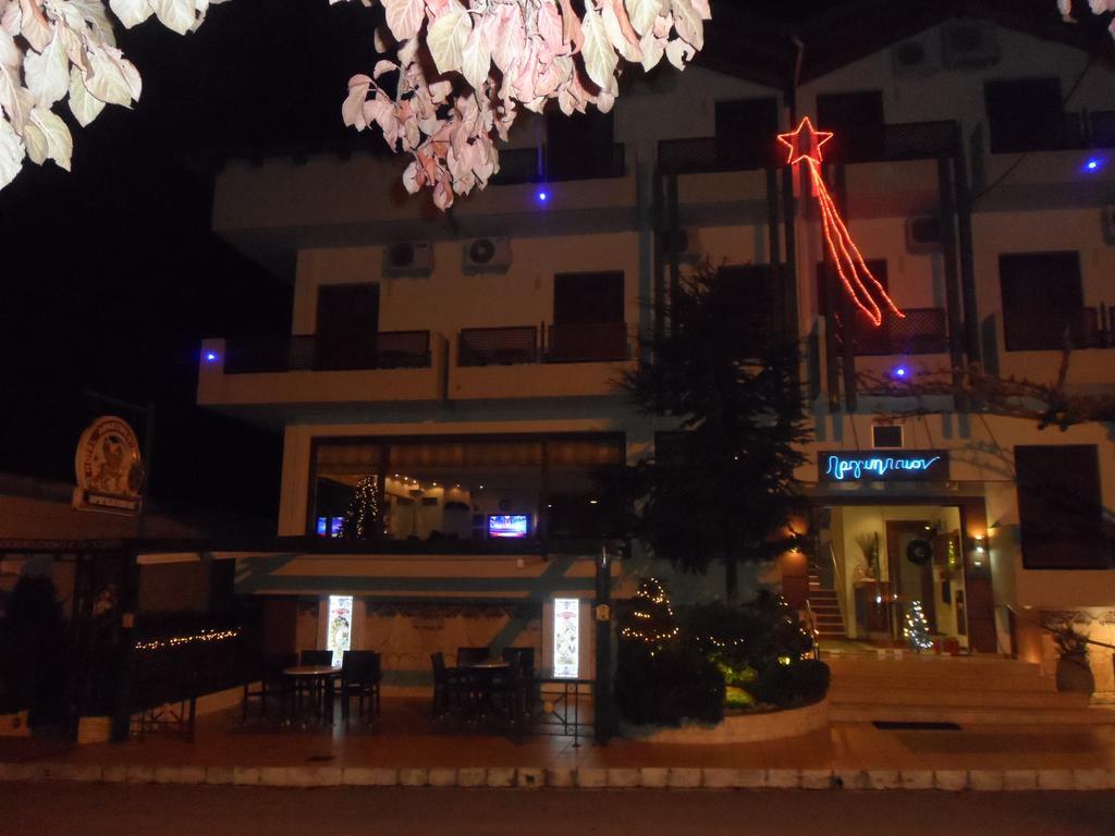 Hotel Prigipikon Suites And Sofites Loutra Ipatis Exterior foto